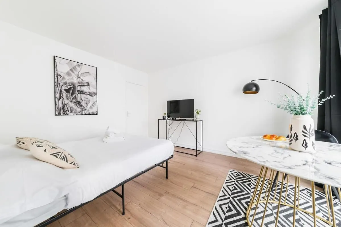 Апартаменты Studio Chaleureux Avec Terrasse - Paris 18 - 2P Франция