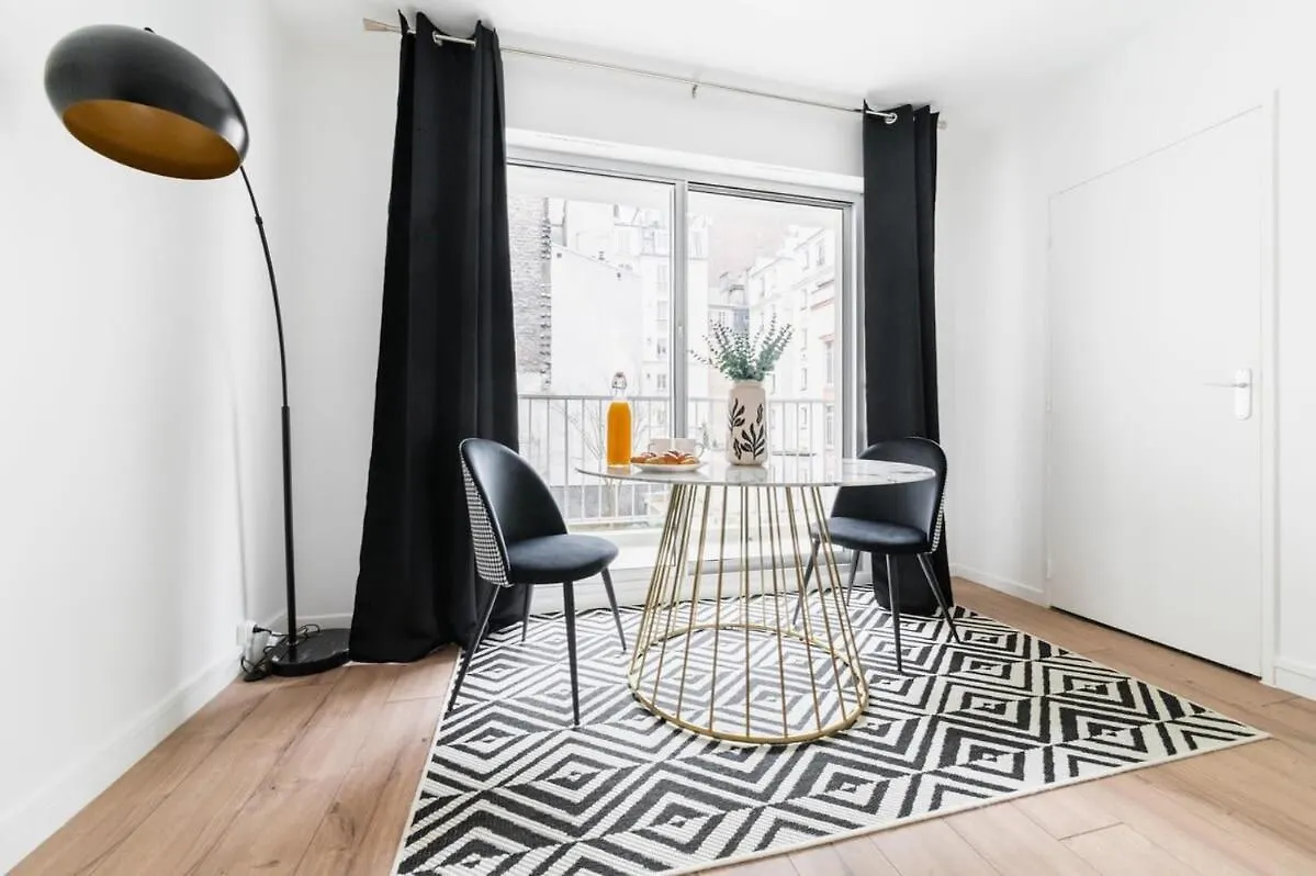Апартаменты Studio Chaleureux Avec Terrasse - Paris 18 - 2P Франция