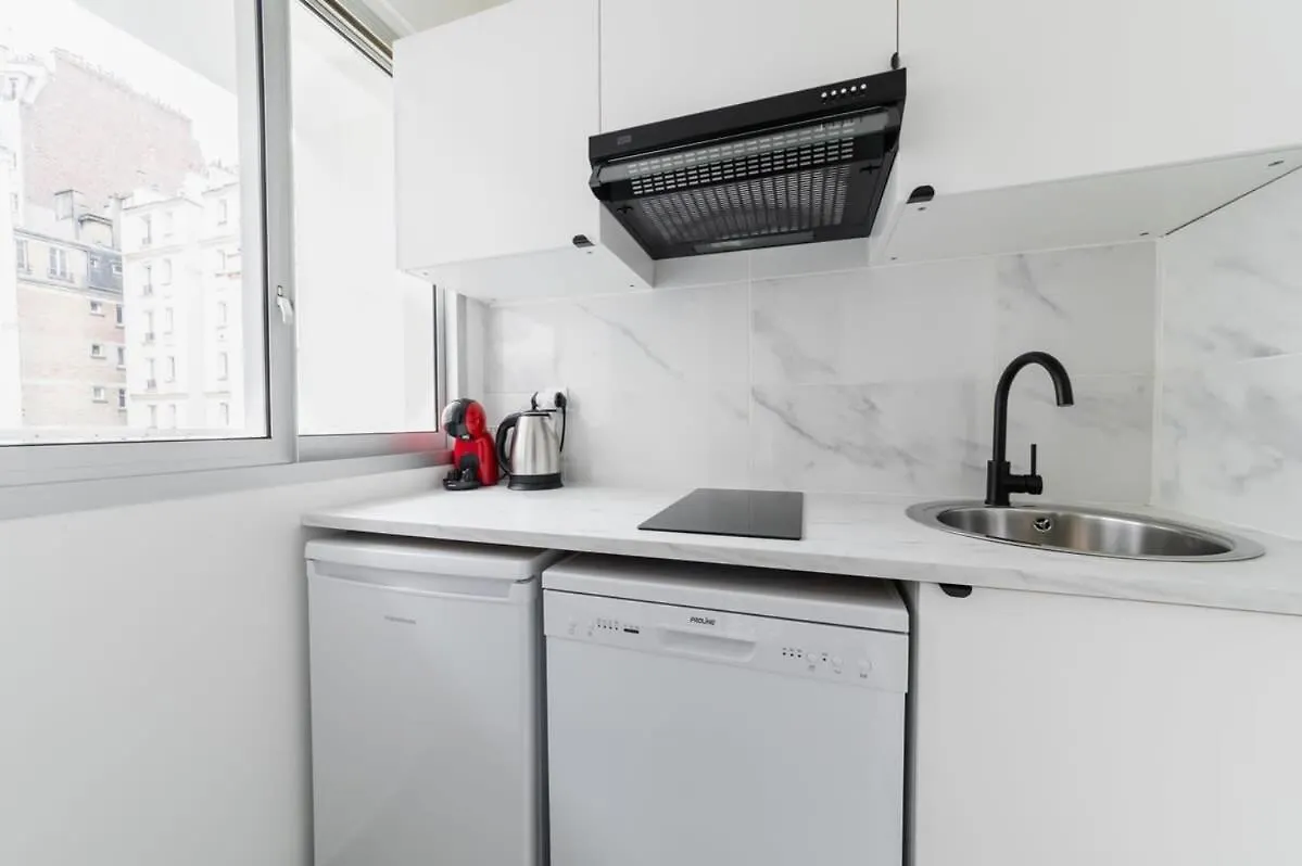 Апартаменты Studio Chaleureux Avec Terrasse - Paris 18 - 2P